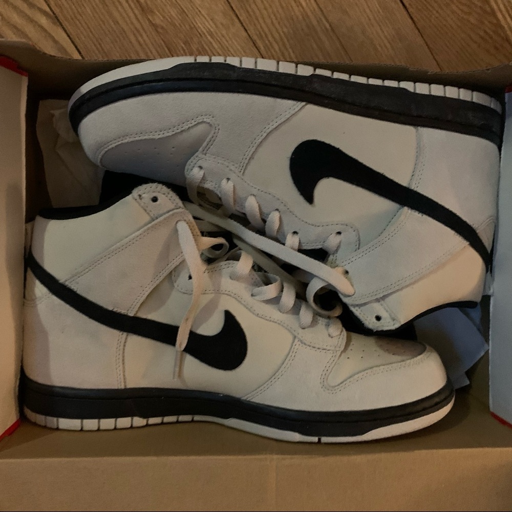 cream and black dunks with box  MEN 9.5.